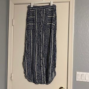 Potters Pot goldentote maxi skirt size L with pockets. Blue/cream